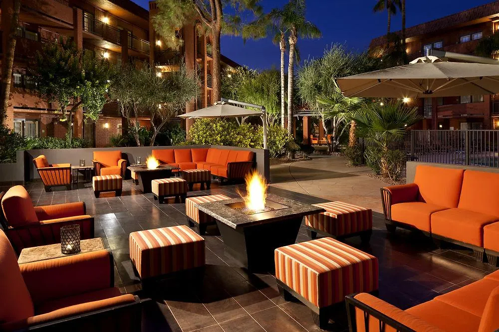 Holiday Inn And Suites Phoenix Airport North By Ihg Hotel