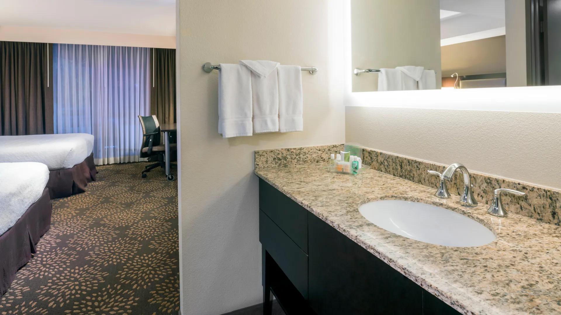 *** Hotel Holiday Inn And Suites Phoenix Airport North By Ihg United States