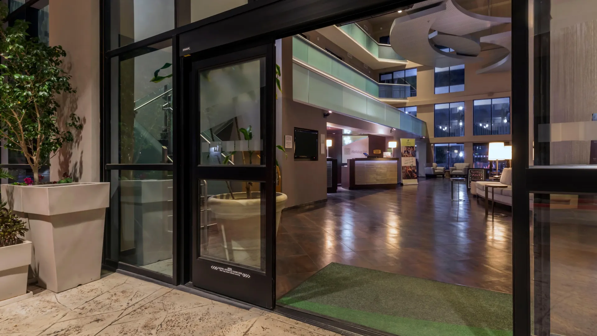 Holiday Inn And Suites Phoenix Airport North By Ihg Hotel