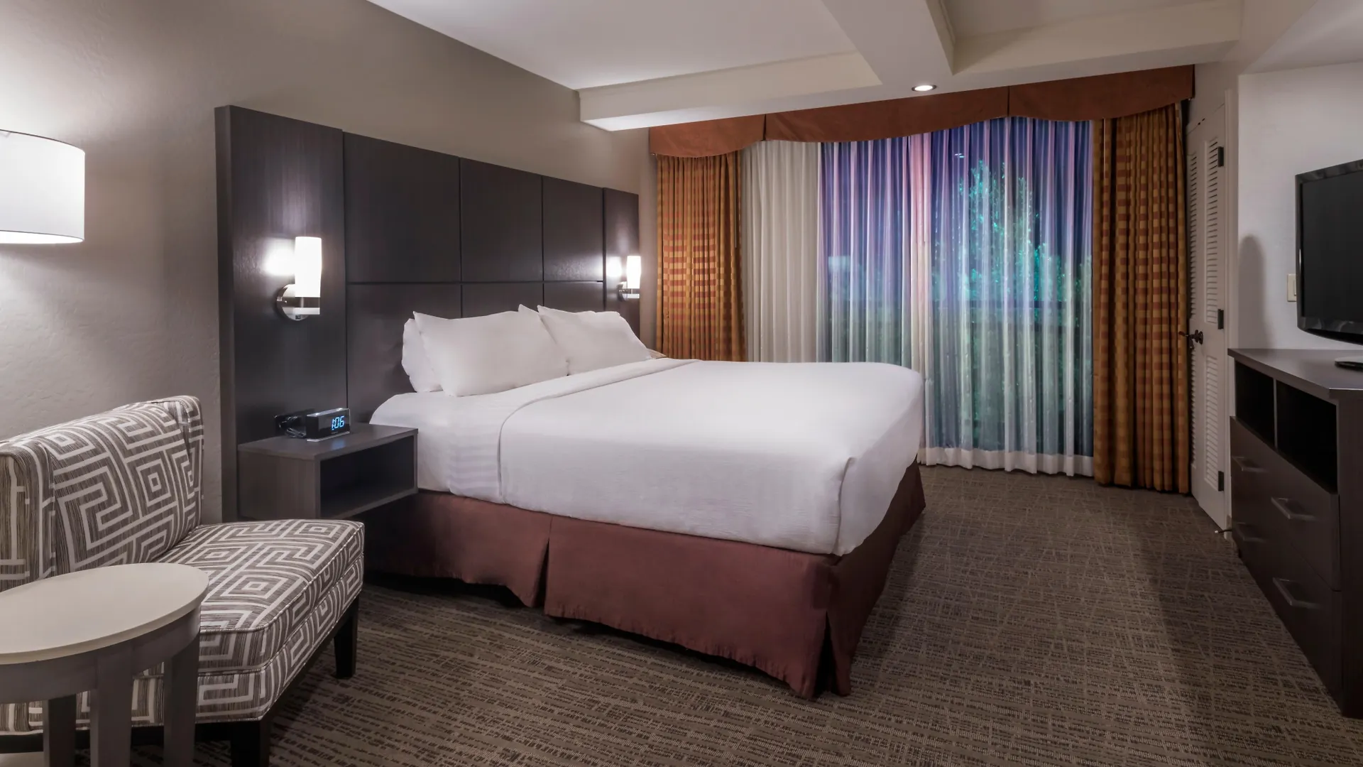 *** Hotel Holiday Inn And Suites Phoenix Airport North By Ihg United States