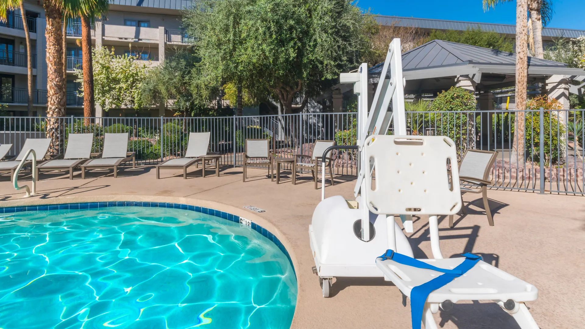 Hotel Holiday Inn And Suites Phoenix Airport North By Ihg