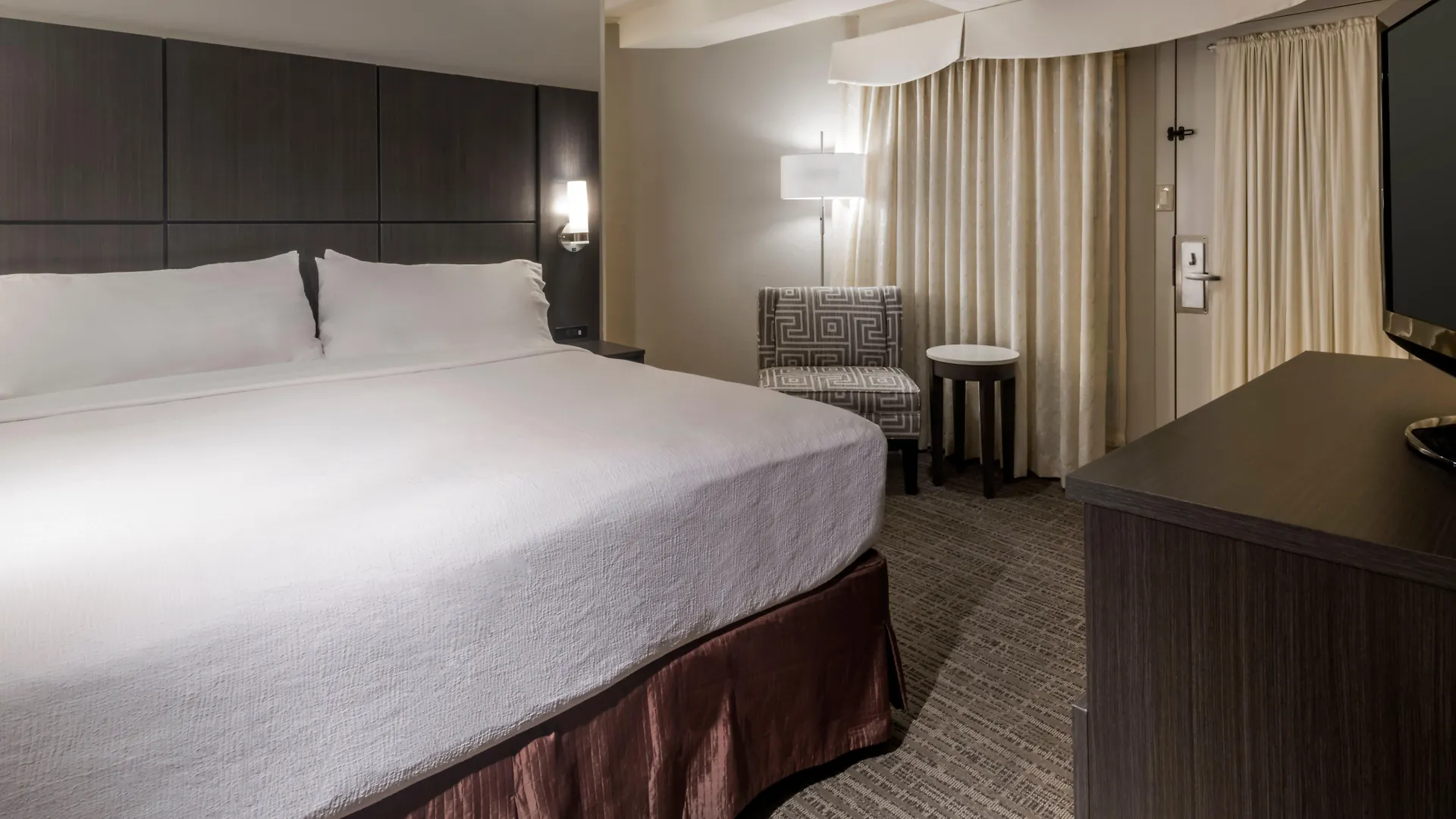 Holiday Inn And Suites Phoenix Airport North By Ihg 3*,