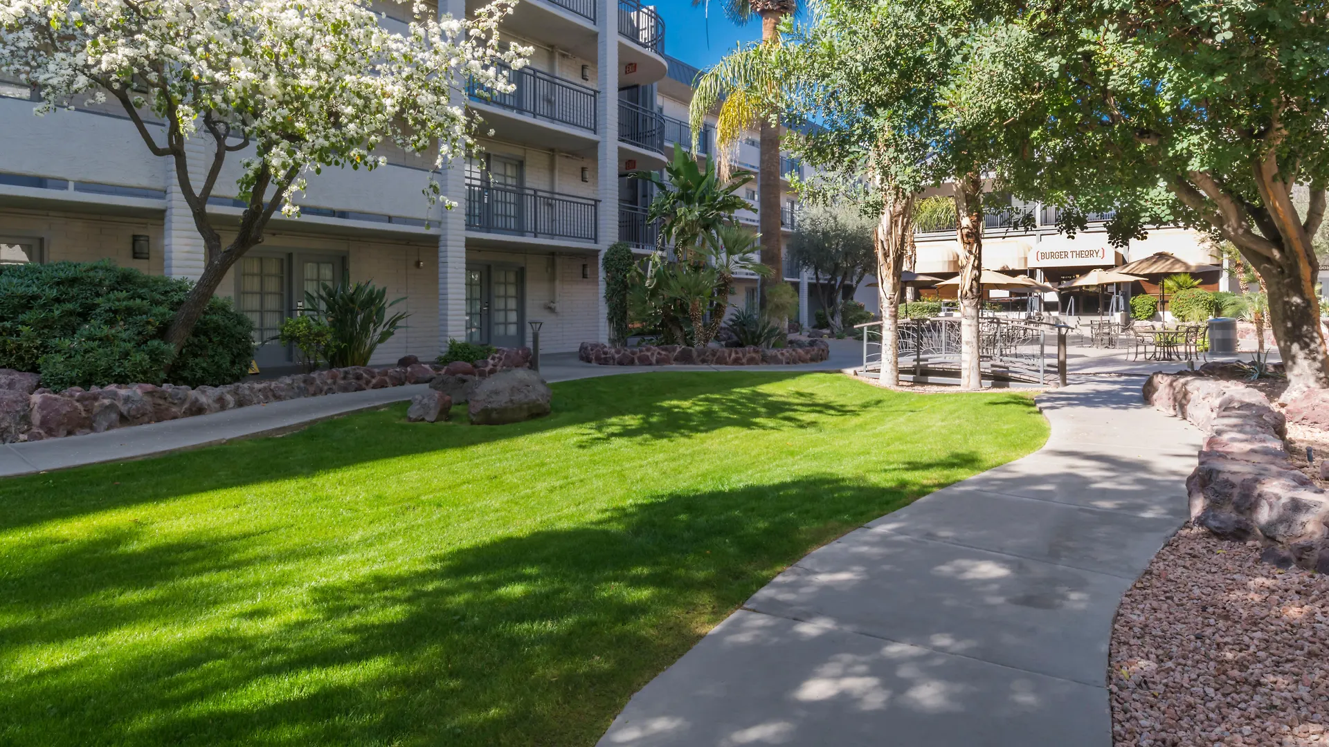 Holiday Inn And Suites Phoenix Airport North By Ihg Hotel