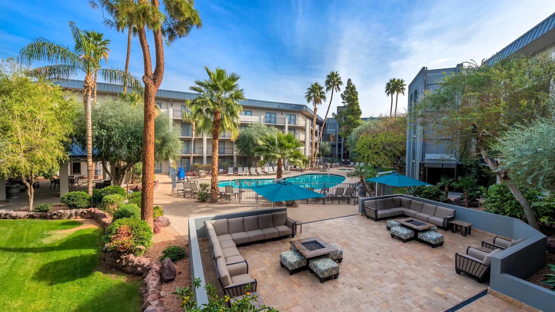 Hotel Holiday Inn And Suites Phoenix Airport North By Ihg