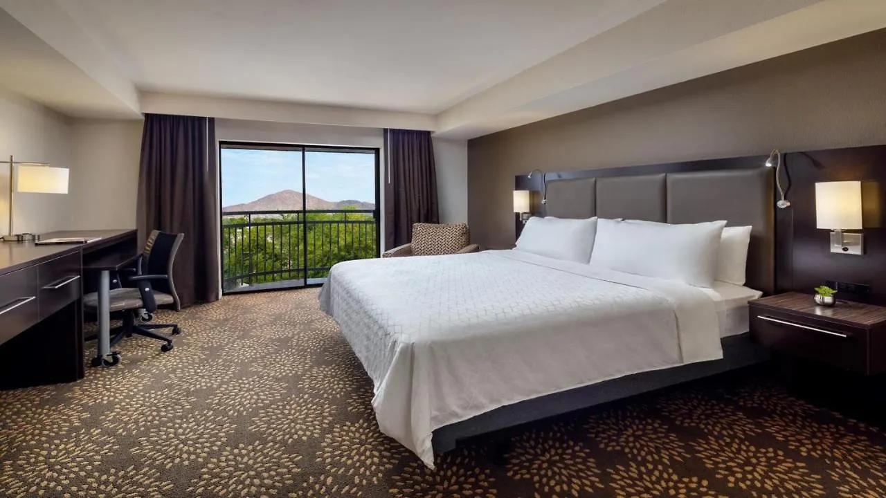 Holiday Inn And Suites Phoenix Airport North By Ihg Hotel