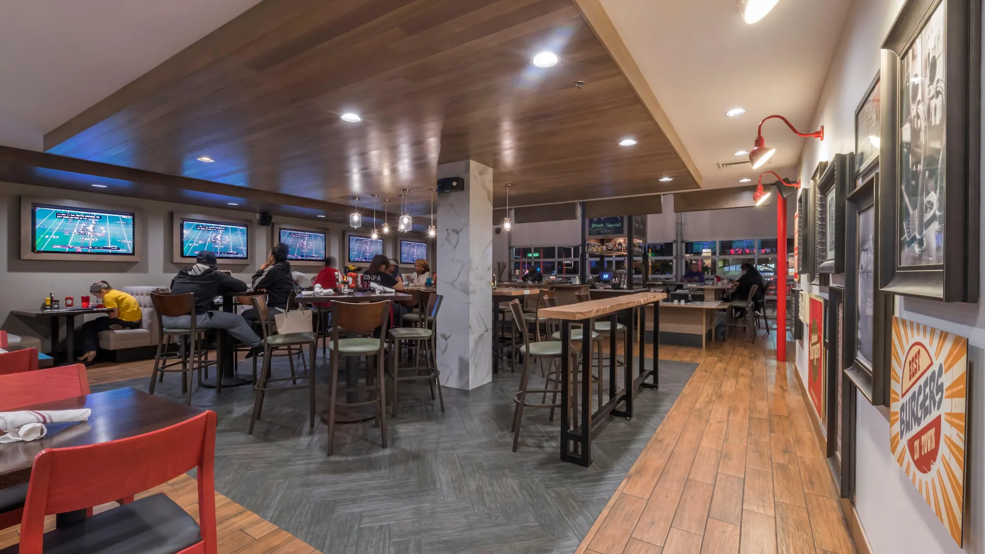 Hotel Holiday Inn And Suites Phoenix Airport North By Ihg