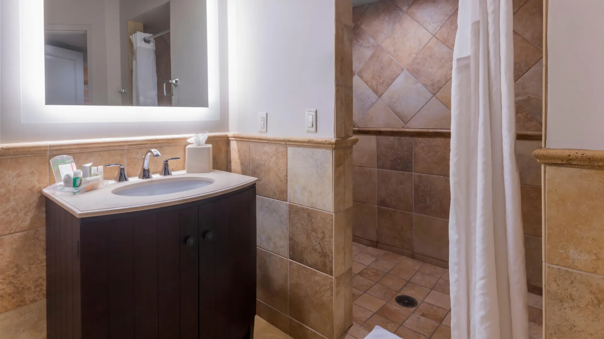 Holiday Inn And Suites Phoenix Airport North By Ihg United States