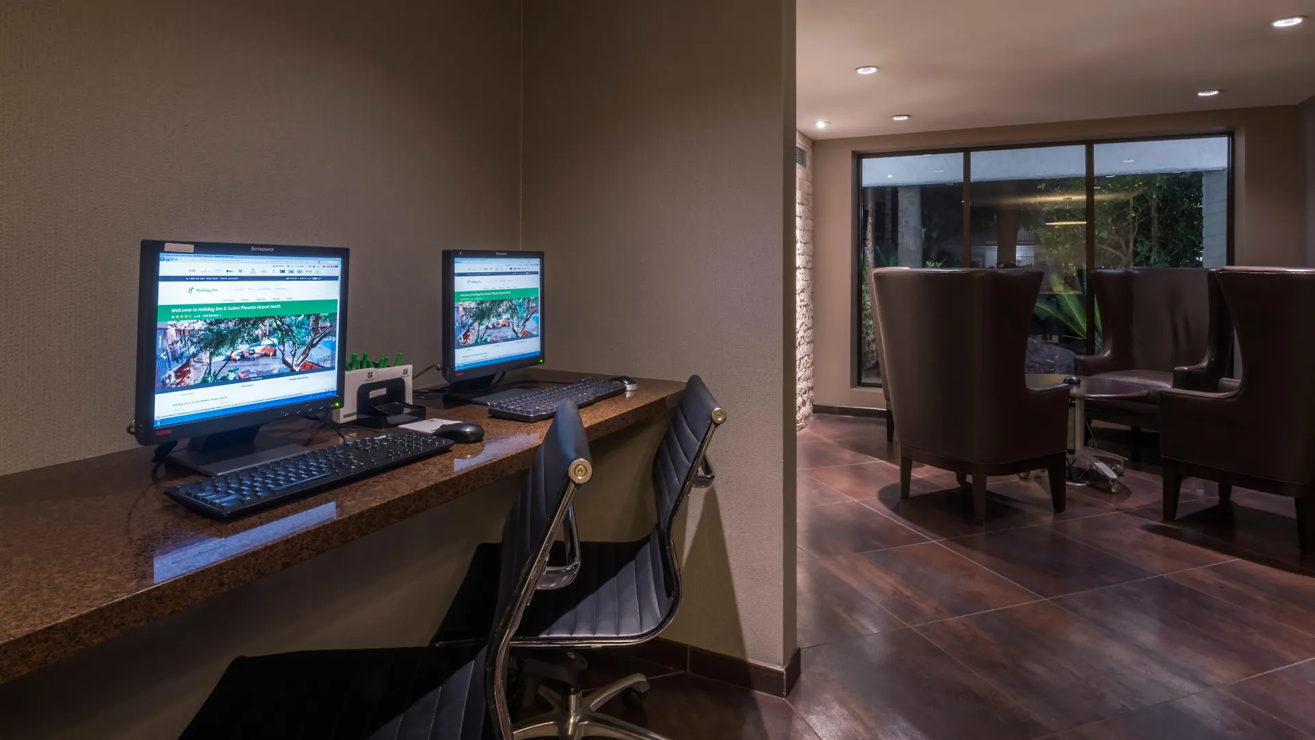 Holiday Inn And Suites Phoenix Airport North By Ihg Hotel
