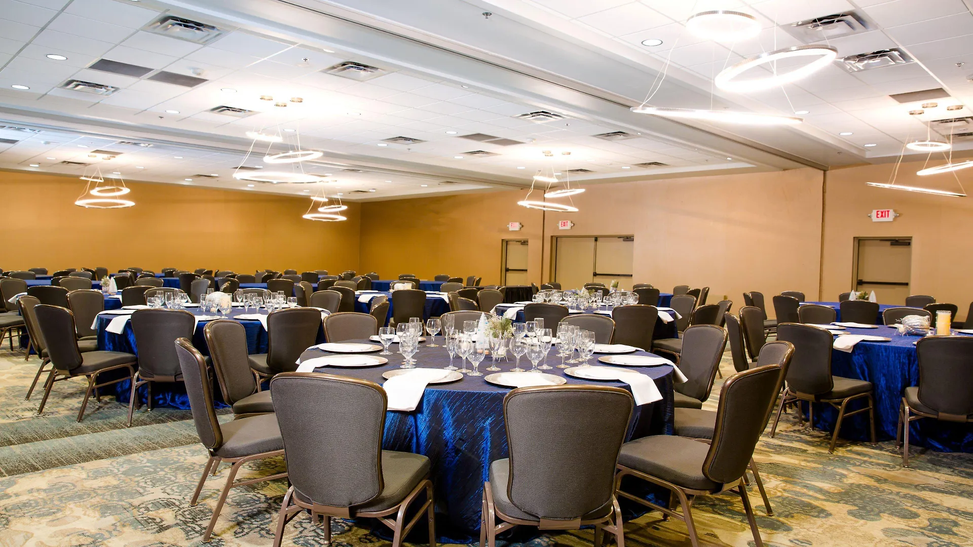 Holiday Inn And Suites Phoenix Airport North By Ihg 3*,