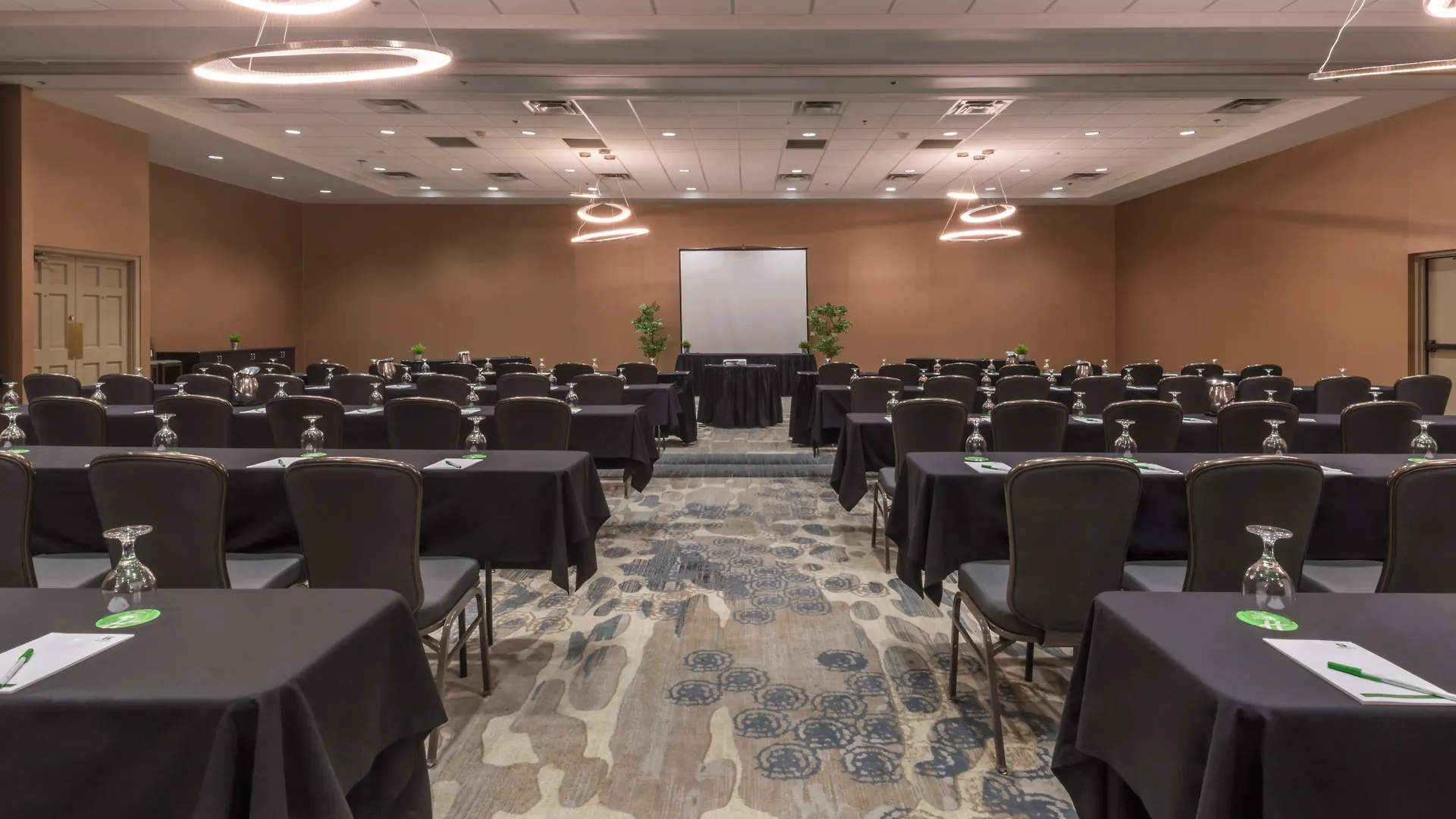 Holiday Inn And Suites Phoenix Airport North By Ihg United States