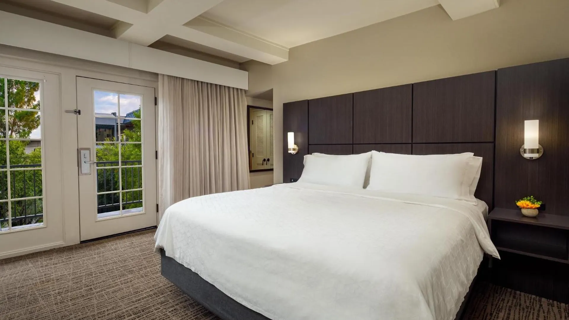 Hotel Holiday Inn And Suites Phoenix Airport North By Ihg