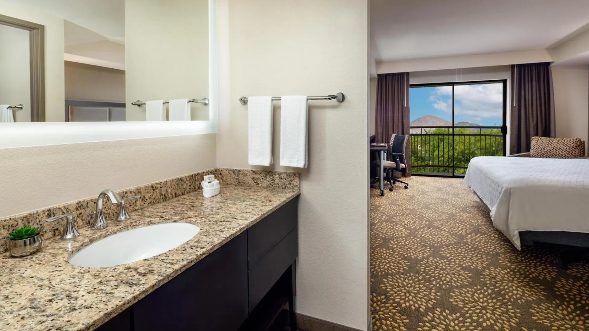Holiday Inn And Suites Phoenix Airport North By Ihg