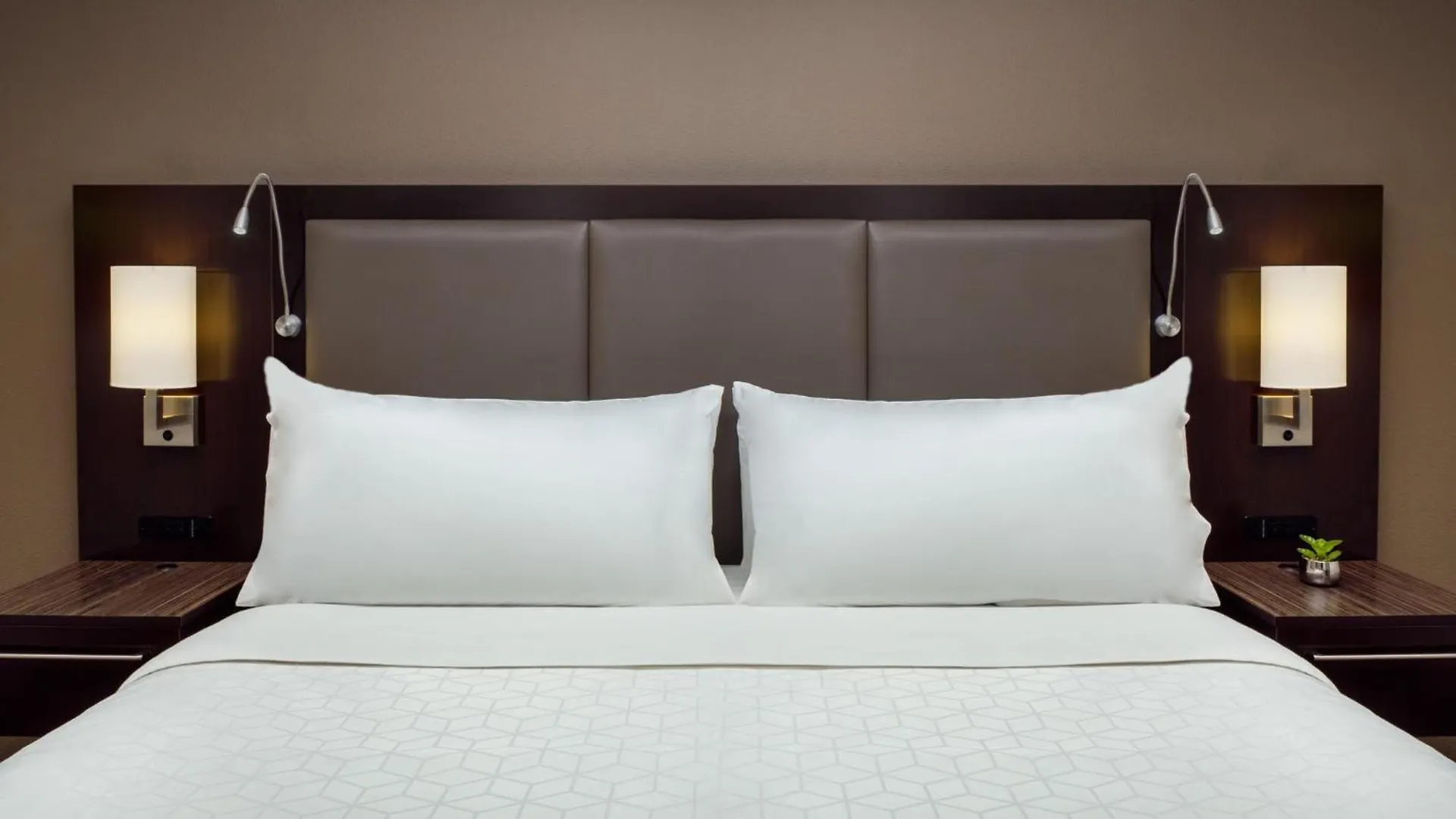 Holiday Inn And Suites Phoenix Airport North By Ihg 3*,  United States