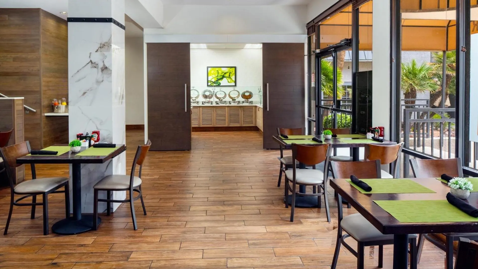 Holiday Inn And Suites Phoenix Airport North By Ihg