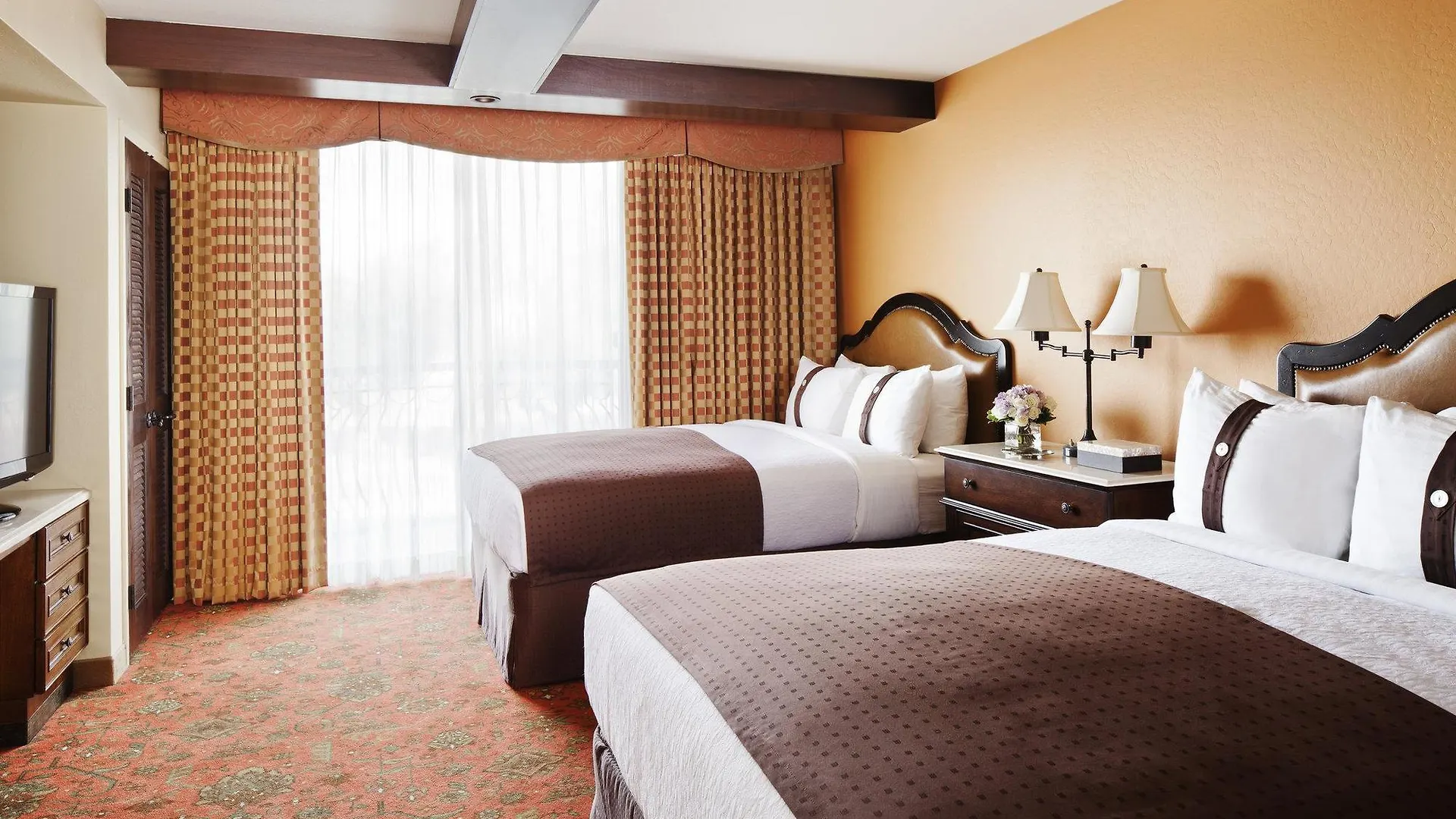 Hotel Holiday Inn And Suites Phoenix Airport North By Ihg