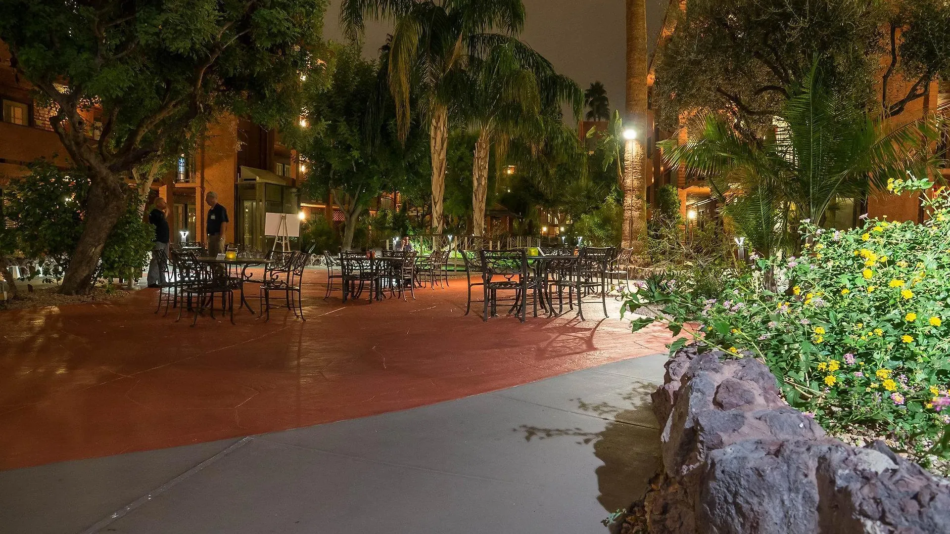 Holiday Inn And Suites Phoenix Airport North By Ihg Hotel