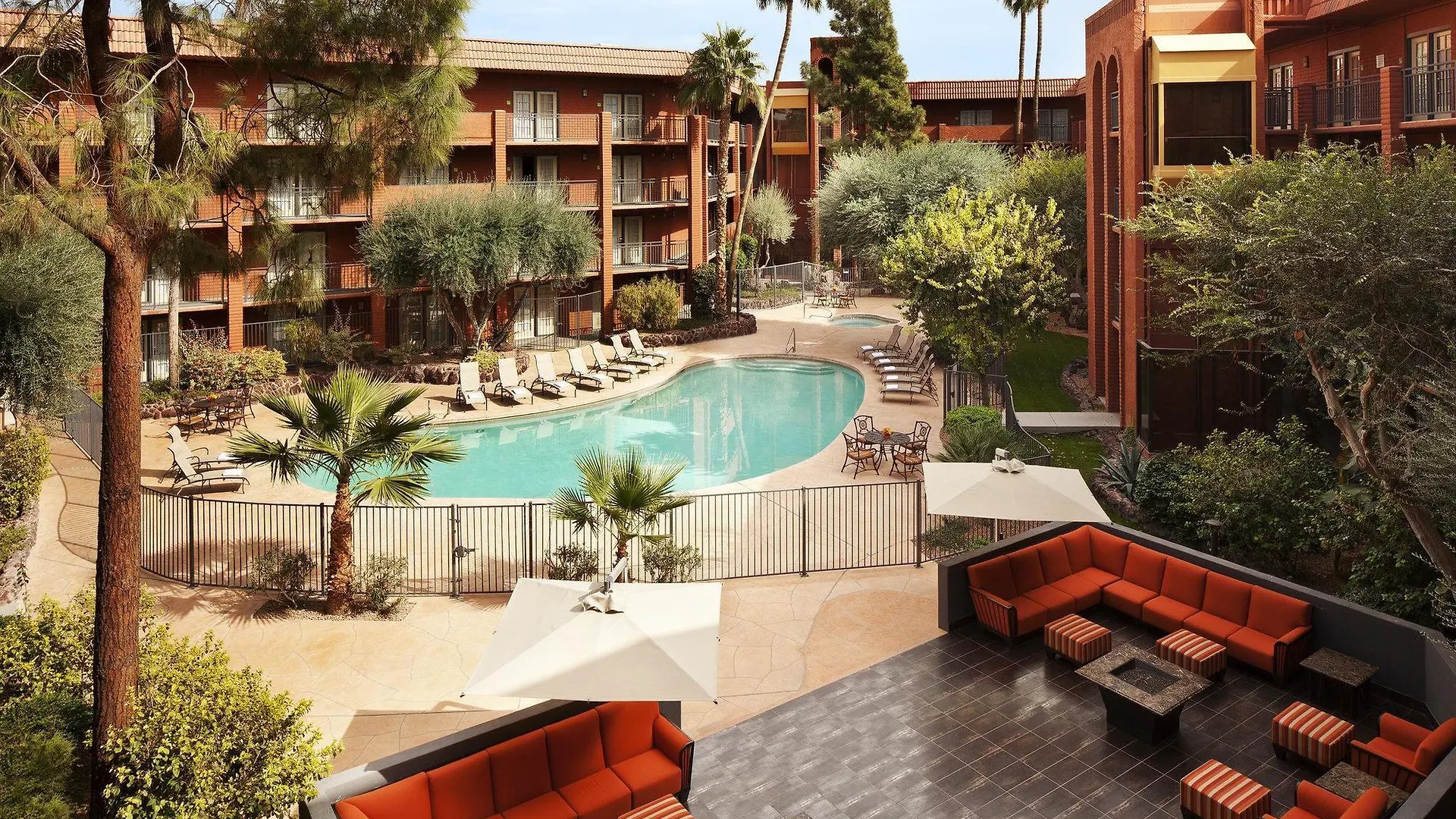 Holiday Inn And Suites Phoenix Airport North By Ihg