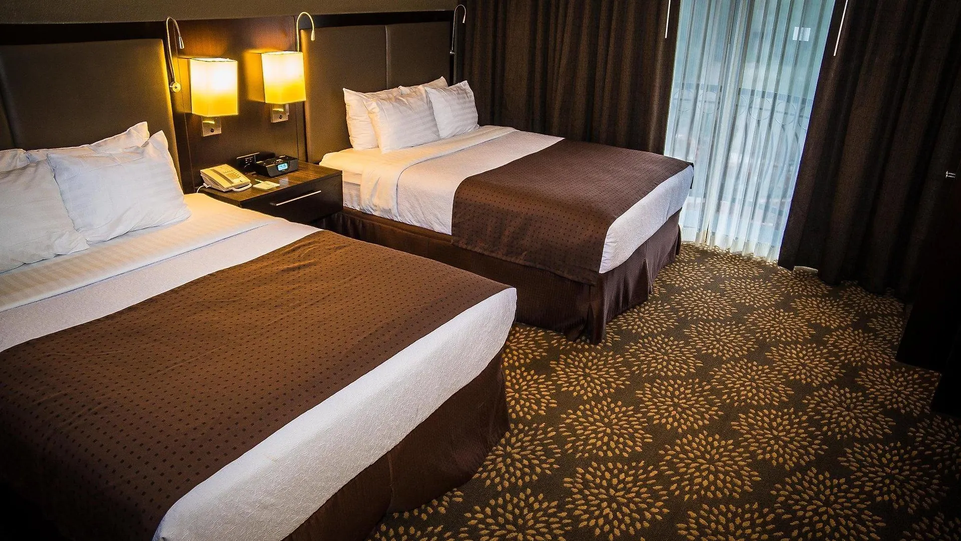 Holiday Inn And Suites Phoenix Airport North By Ihg