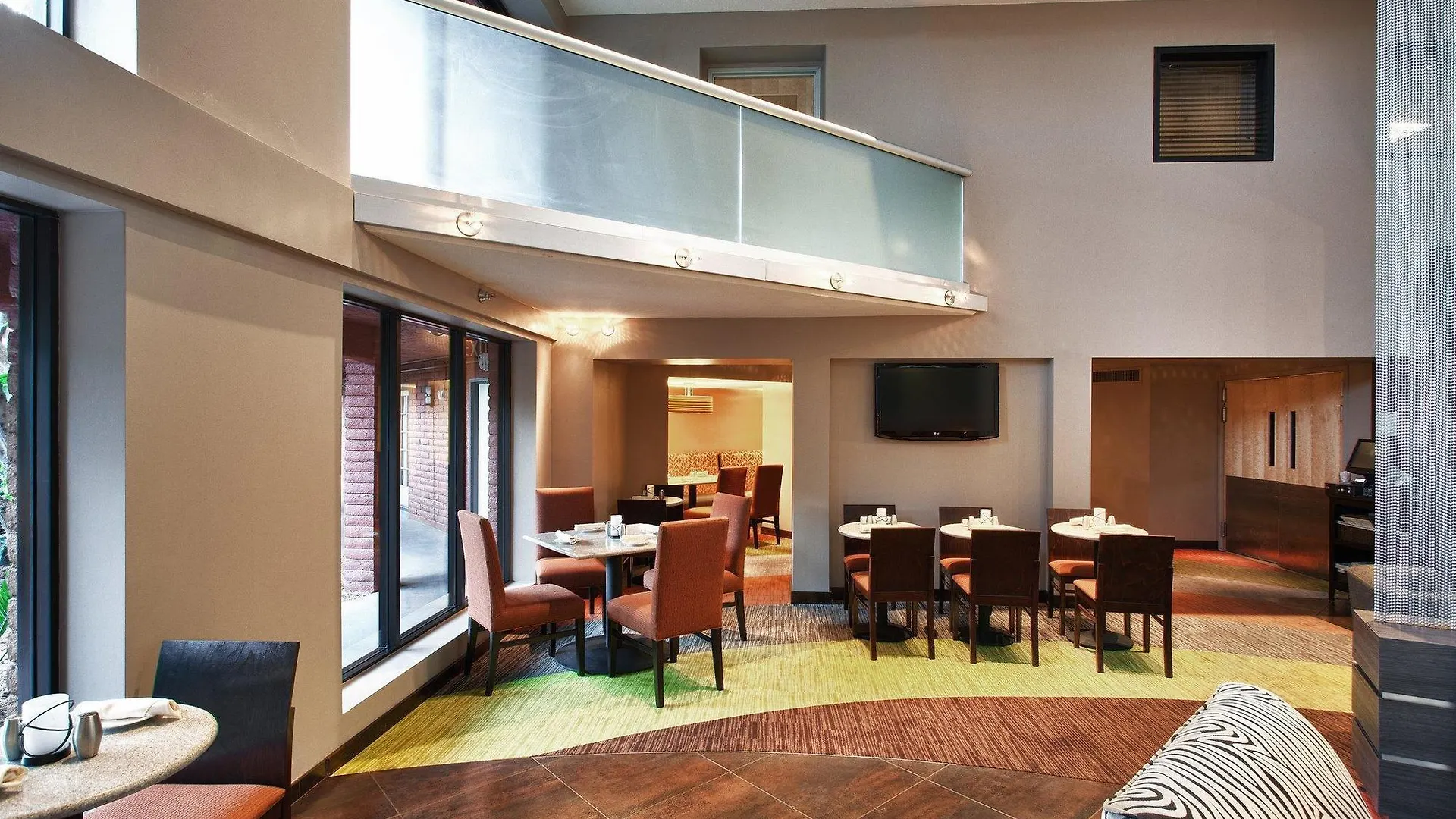 Hotel Holiday Inn And Suites Phoenix Airport North By Ihg