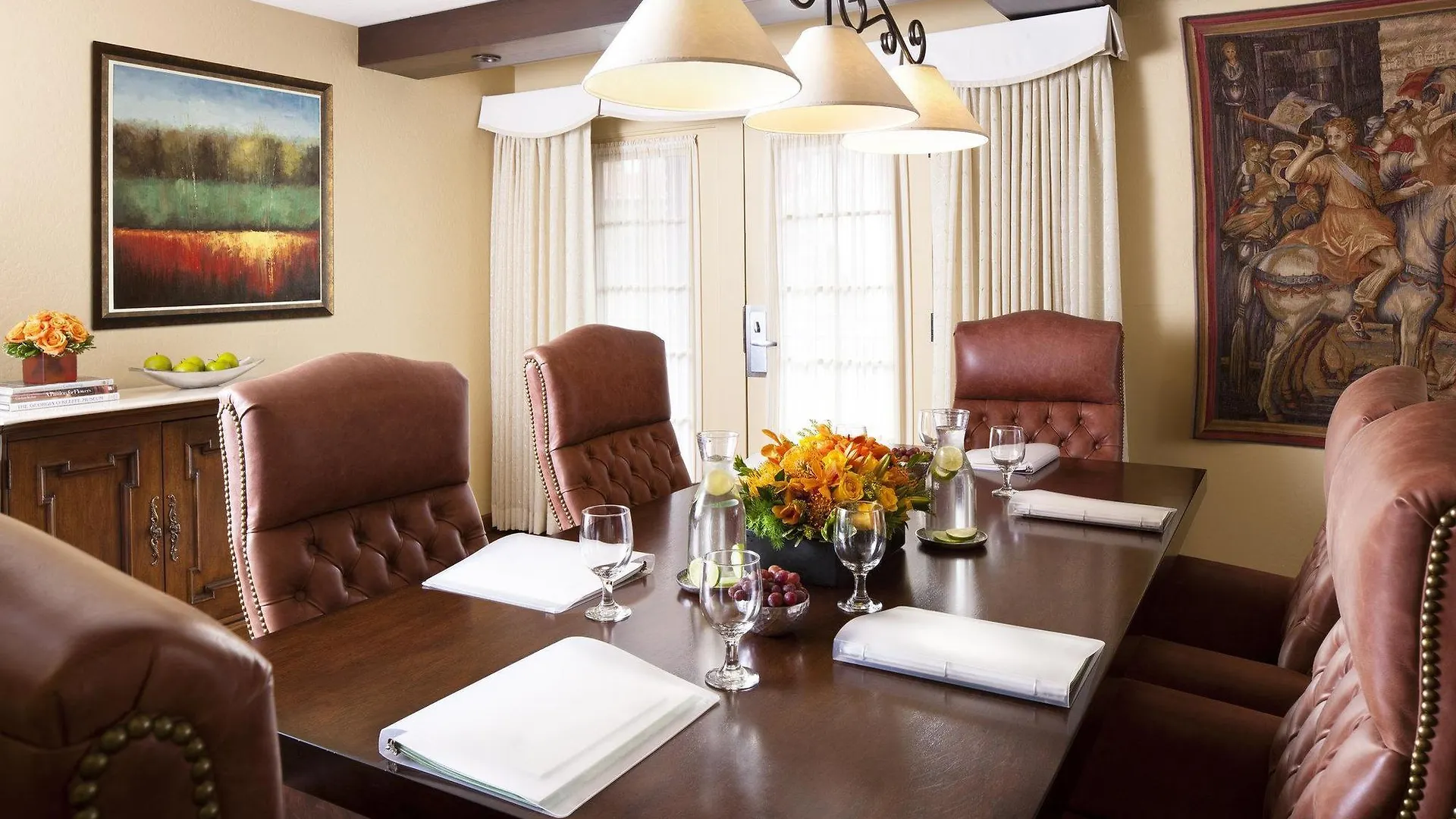 Holiday Inn And Suites Phoenix Airport North By Ihg Hotel