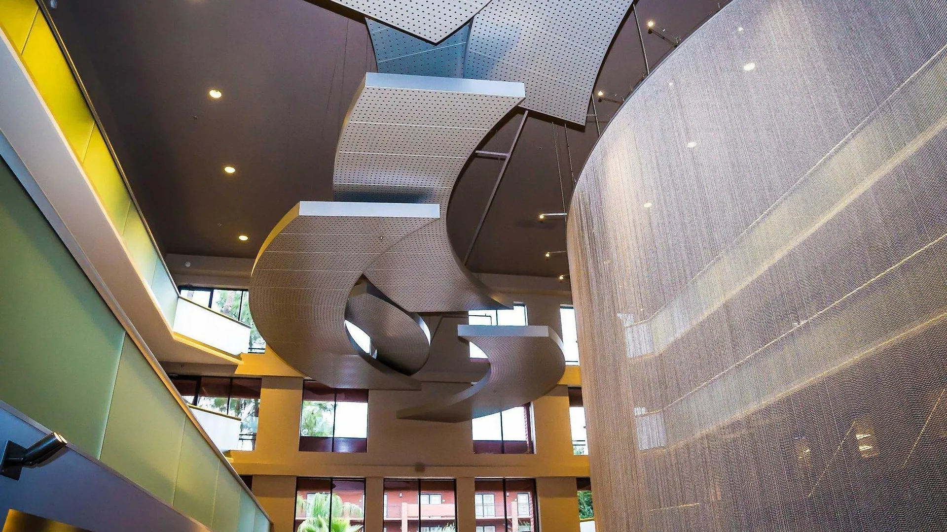 Holiday Inn And Suites Phoenix Airport North By Ihg United States