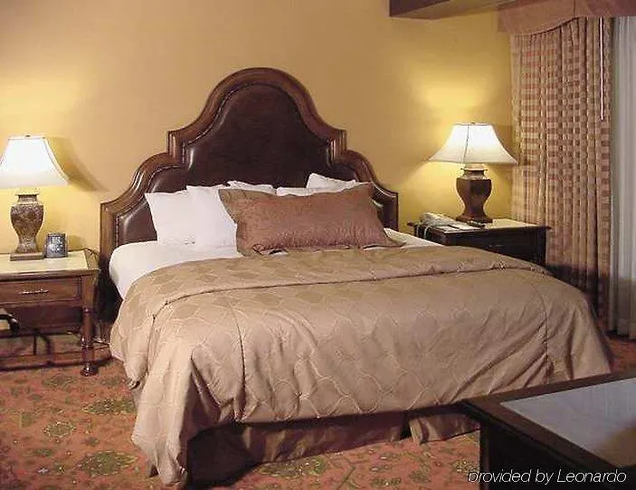 Holiday Inn And Suites Phoenix Airport North By Ihg 3*,