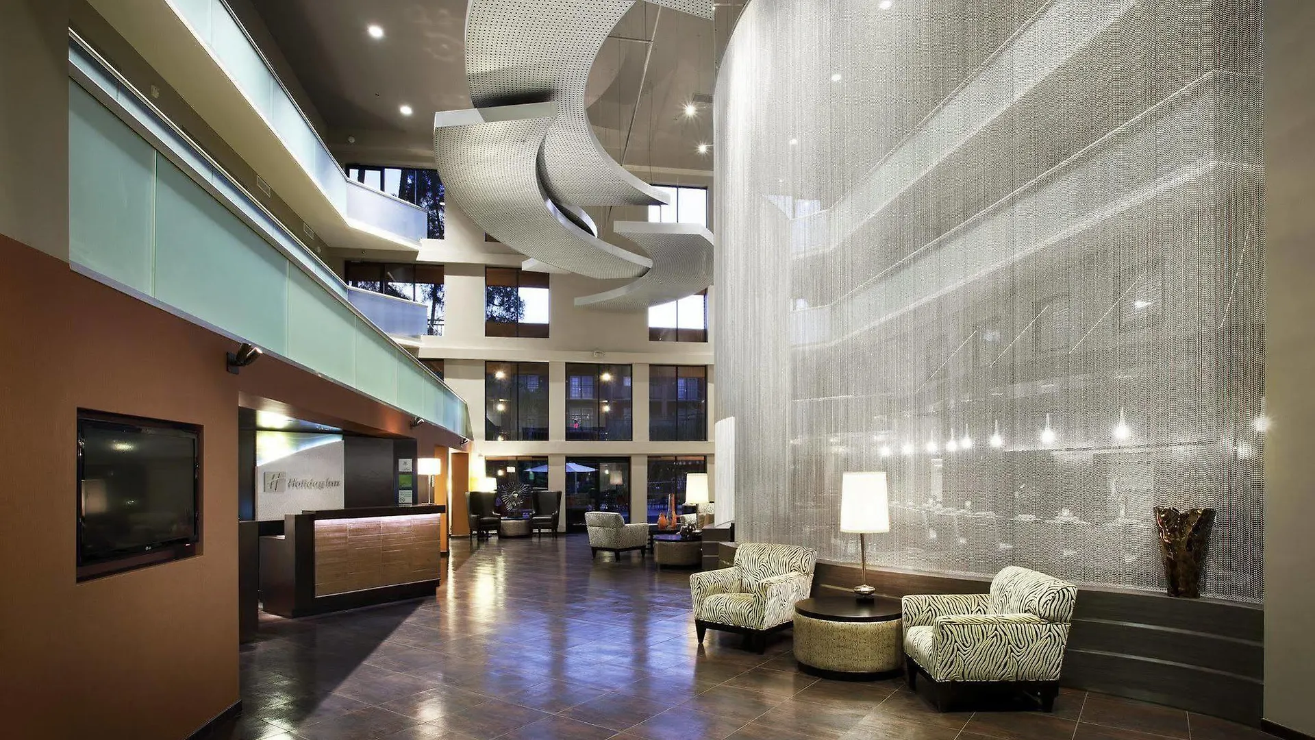 Holiday Inn And Suites Phoenix Airport North By Ihg Hotel