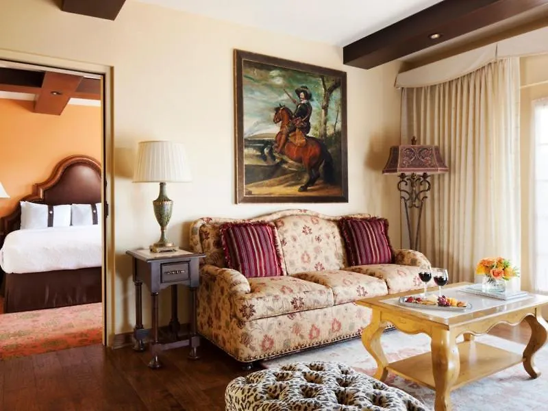 Holiday Inn And Suites Phoenix Airport North By Ihg 3*,