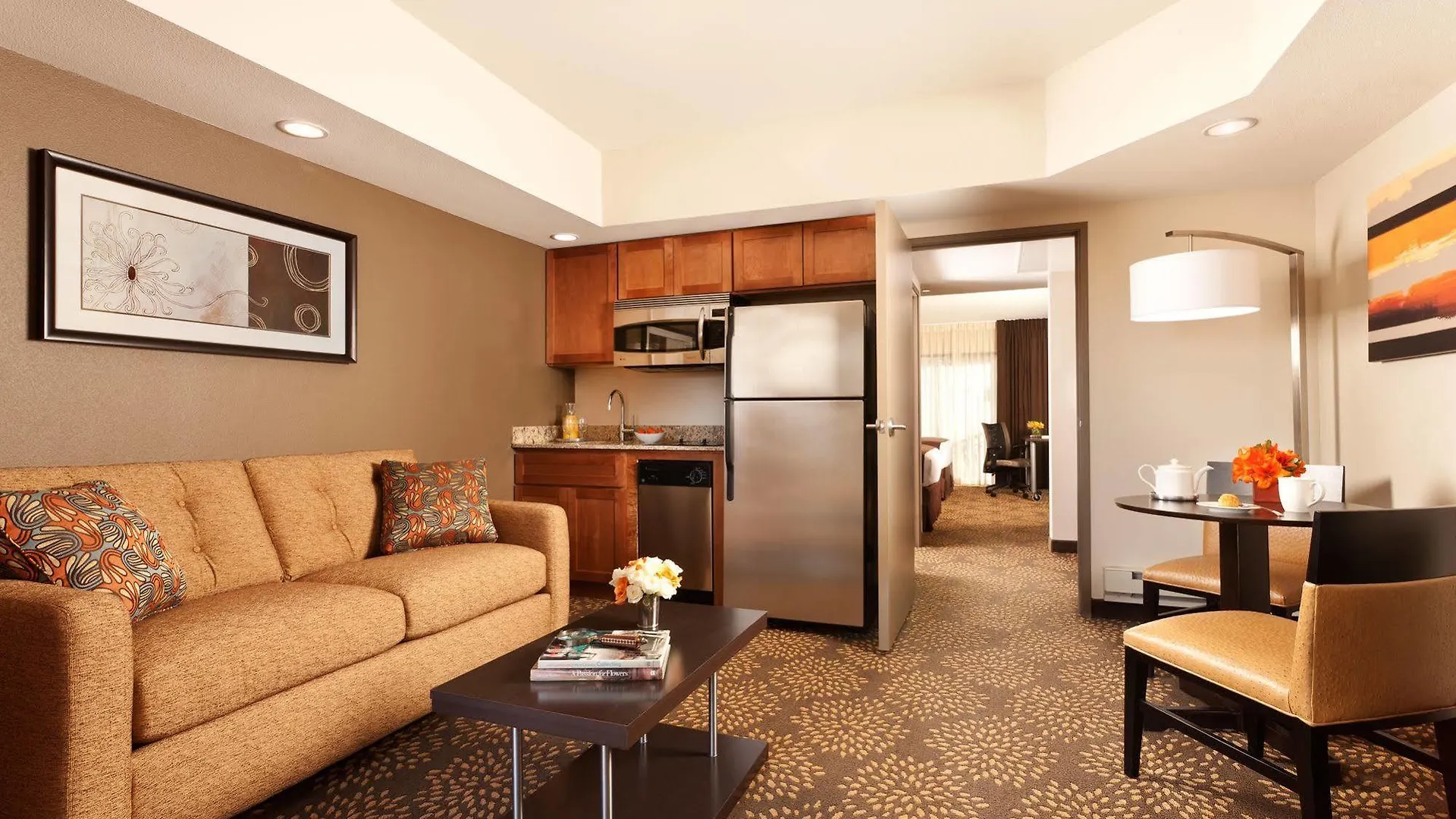 Holiday Inn And Suites Phoenix Airport North By Ihg