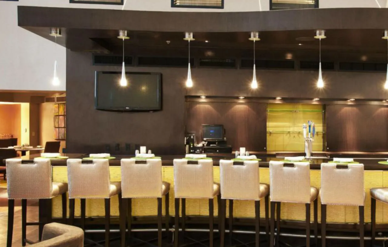 Holiday Inn And Suites Phoenix Airport North By Ihg